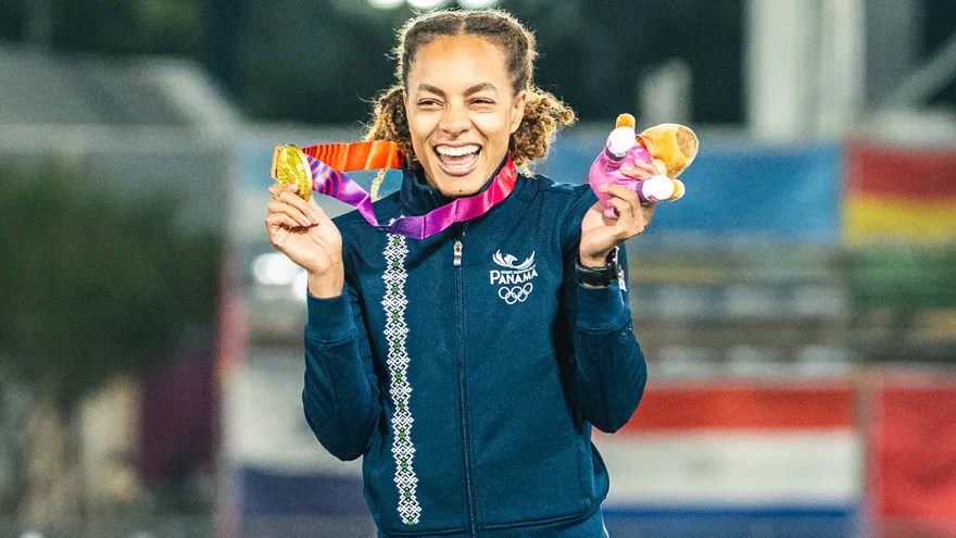 Nathalee Aranda con la medalla de oro obtenida en los Juegos Suramericanos 2026