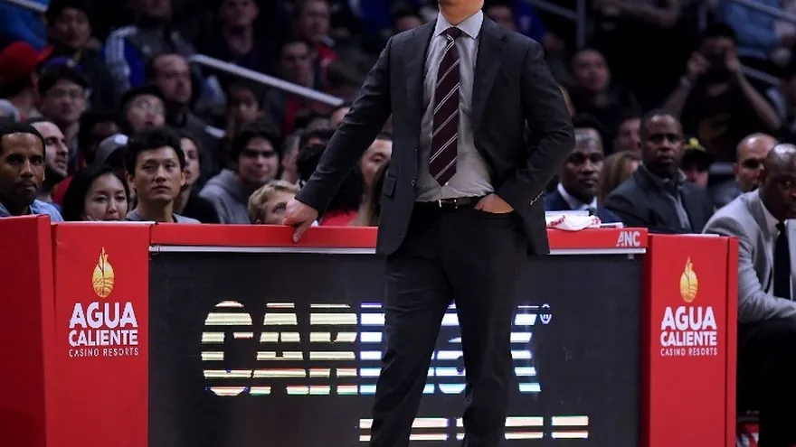 Problemas de salud obligan a Lue a dejar de dirigir a Cavaliers por un tiempo