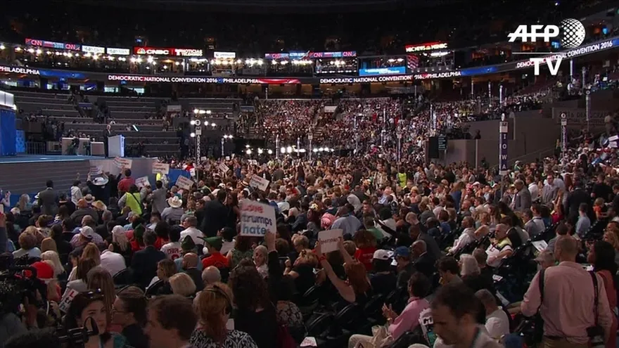 Convención demócrata inicia en un ambiente de clara división