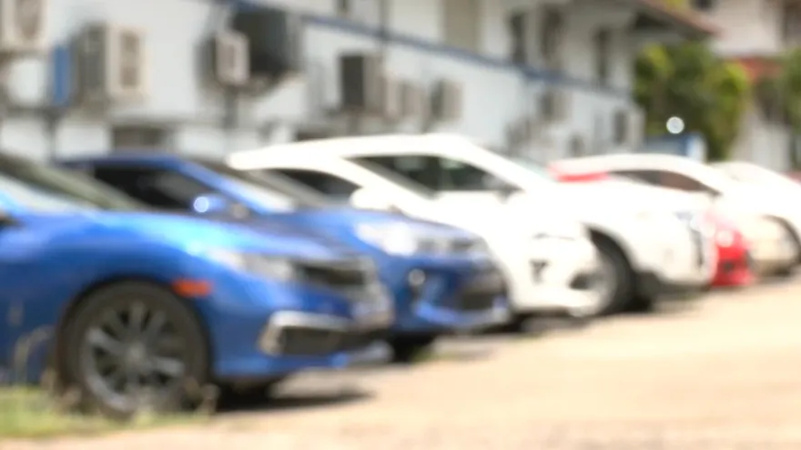 10 computadoras de vehículos hurtadas en una madrugada en Clayton