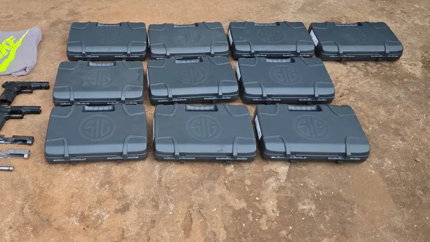 Algunas de las armas decomisadas