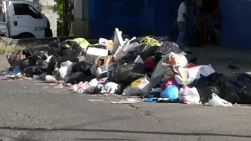La basura sigue sin control en algunos comunidades de la capital