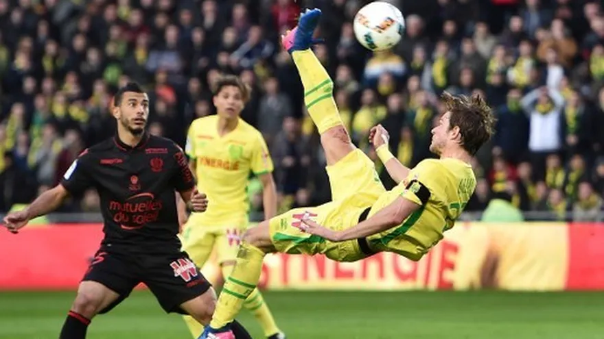 Niza vuelve a dejarse dos puntos en la carrera por el título.