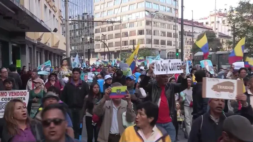 Marcha masiva en Ecuador en apoyo a Correa