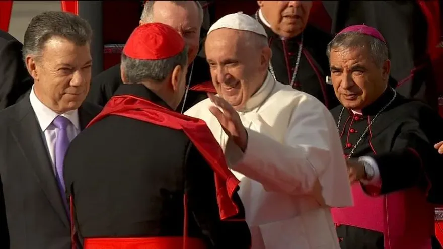 Papa Francisco llega a Colombia