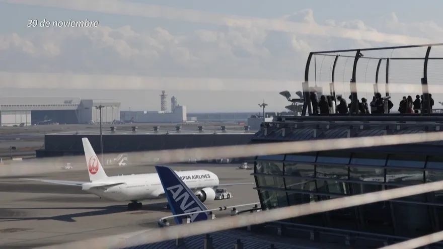 Japón suspende reservas de vuelos por variante ómicron