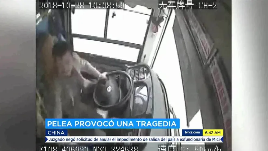 Una pasajera causó accidente de bus en China donde murieron 15 personas