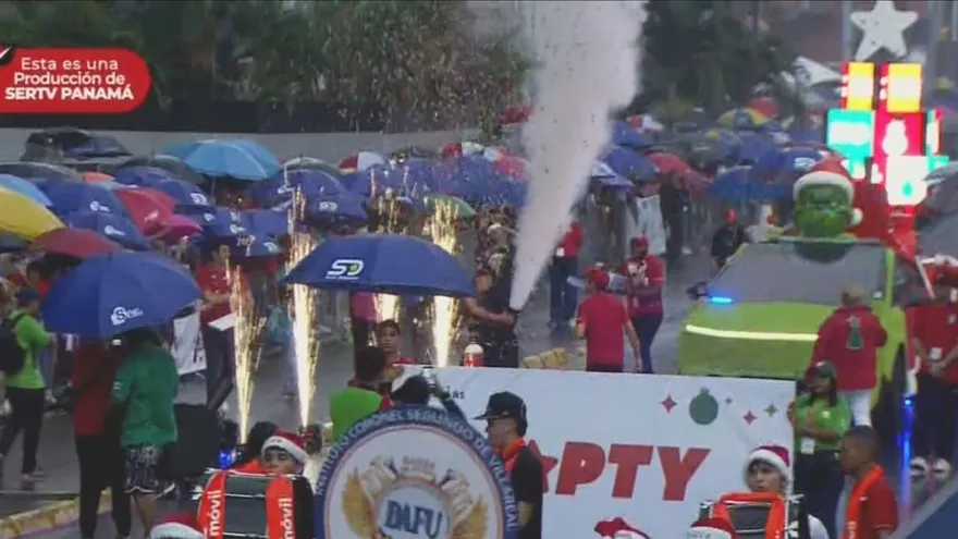 Inicio del Desfile de Navidad de la capital 2025.