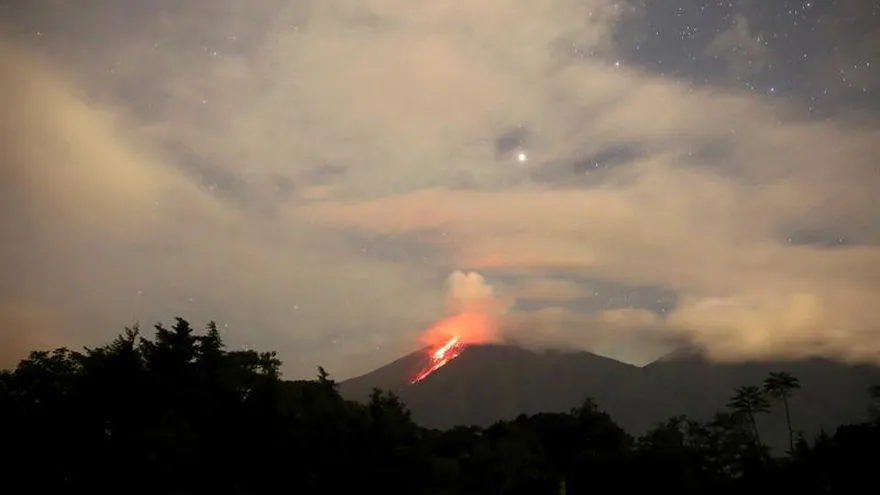 Volcán  inicia erupción en Guatemala. EFE