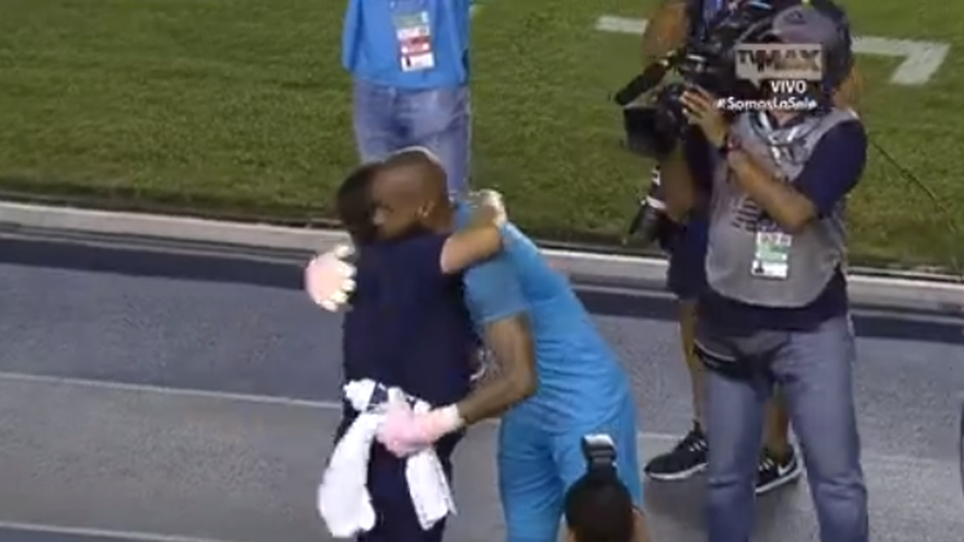 Luis Mejía le desea lo mejor a Hernán Darío Gómez en la eliminatoria de Conmebol