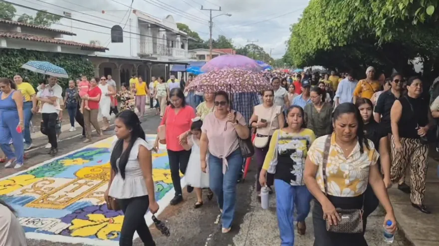 Corpus Christi se toma las calles de Atalaya: jóvenes elabor