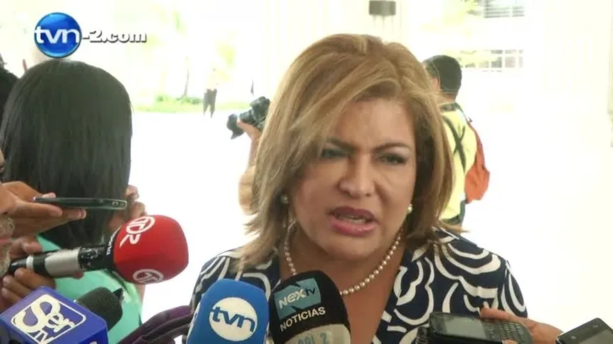 Piden renuncia de directiva de CD