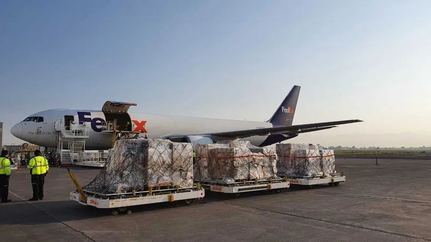 Vuelo de FedEx del puente aéreo México-Reno, Nevada, con 211 ventiladores Hamilton ofrecidos por el Presidente Trump al Presidente López Obrador