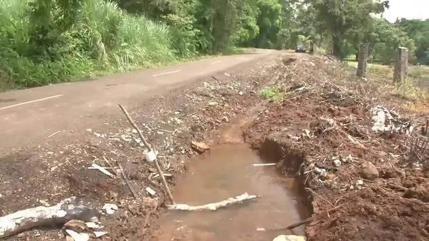 Rotura de tubería afecta a unas 100 familias en La Chorrera