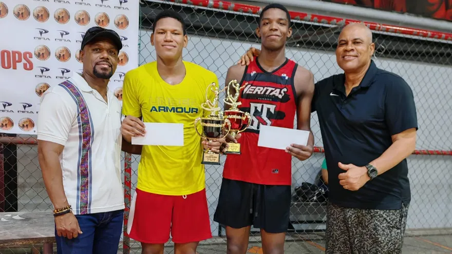 Premiación a los primeros lugares del Torneo de Baloncesto PIFIA 2v2