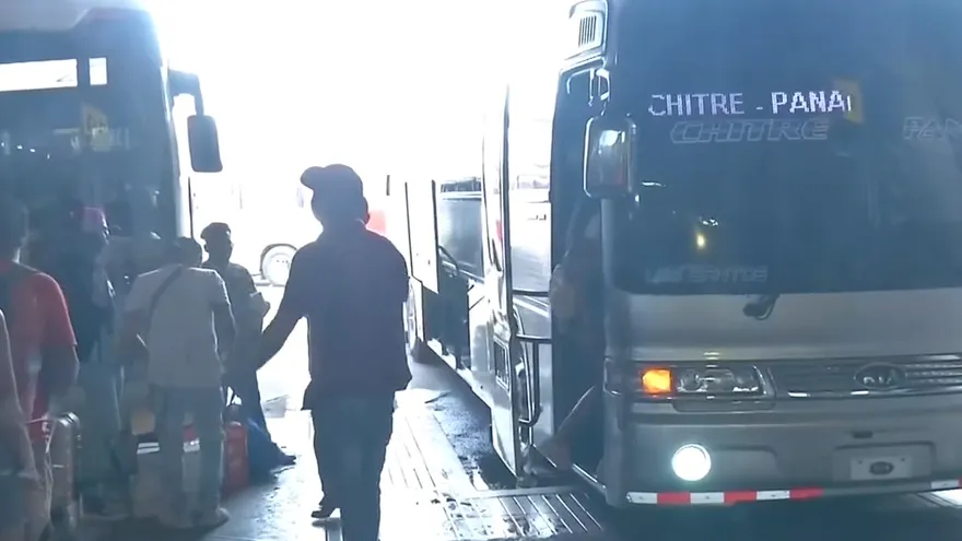 Siguen llegando los viajeros a la Terminal de Albrook