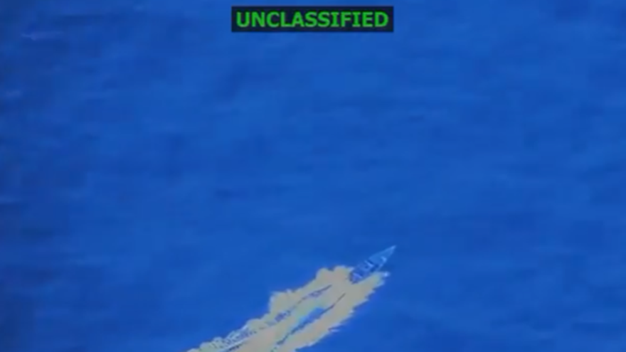 Captura del video de la lancha destruida por Estados Unidos