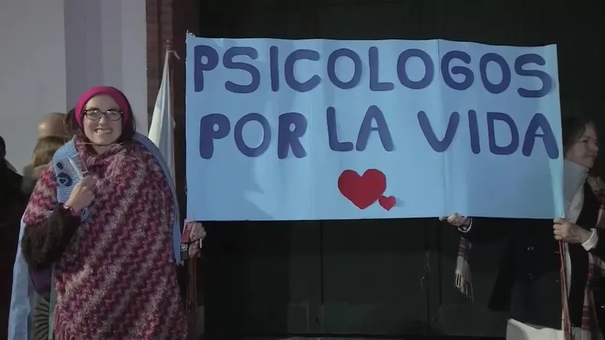 Colectivo pro vida se manifiesta contra aborto ante residencia de Macri