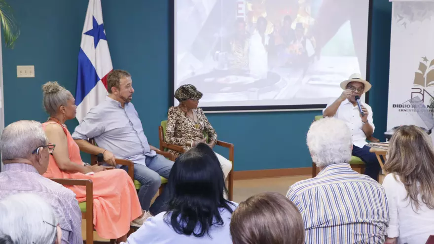 Conversatorio en la que participaron después de la presentación del filme
