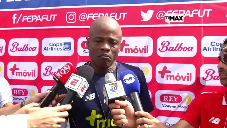 Julio Dely Valdés destaca la condición física de Fidel Escobar