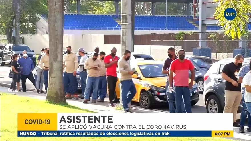 Centros de vacunación amanecieron abarrotados