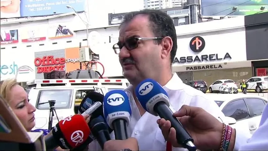 Defensa de Alma Cortés llega al edificio Avesa