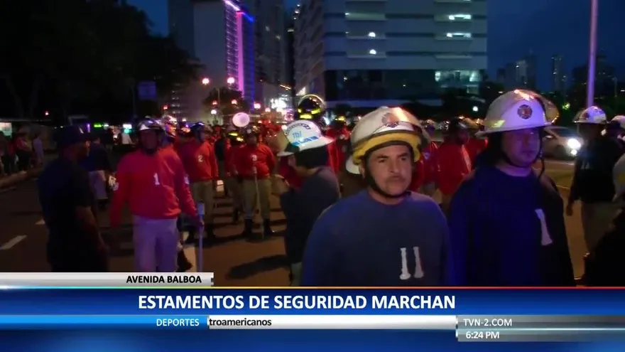 Realizan ‘Desfile de Antorchas’ en la Avenida Balboa