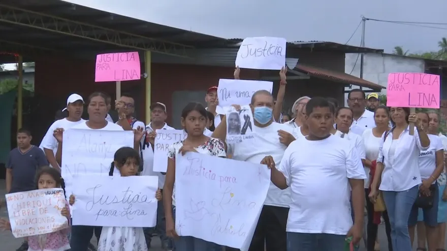 Realizan vigilia por el asesinato de la niña Lina Rojas