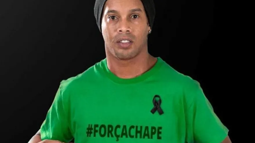 Ronaldinho más cerca de jugar con Chapecoense