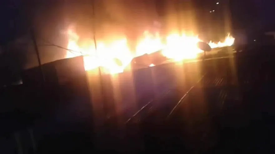 Más de 50 personas damnificadas tras incendio en Colón