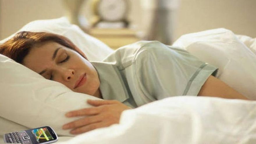 Uso intensivo del celular aumenta riesgo de cáncer