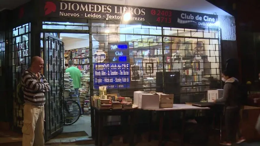Comida y libros, receta de una librería uruguaya devenida olla popular por pandemia