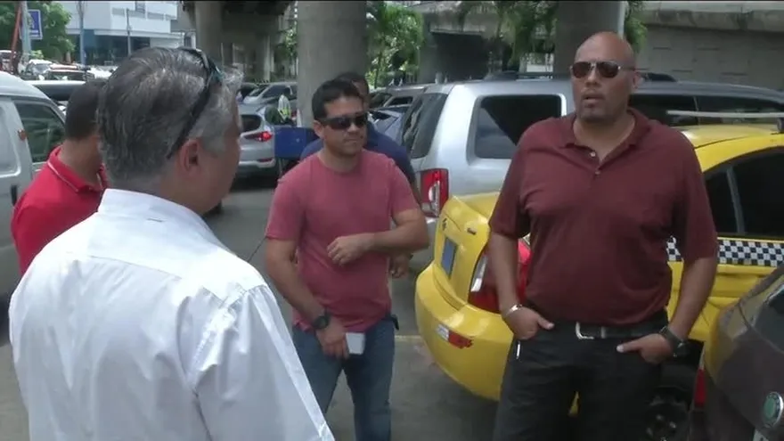 Desalojan a taxistas de turismo de hotel