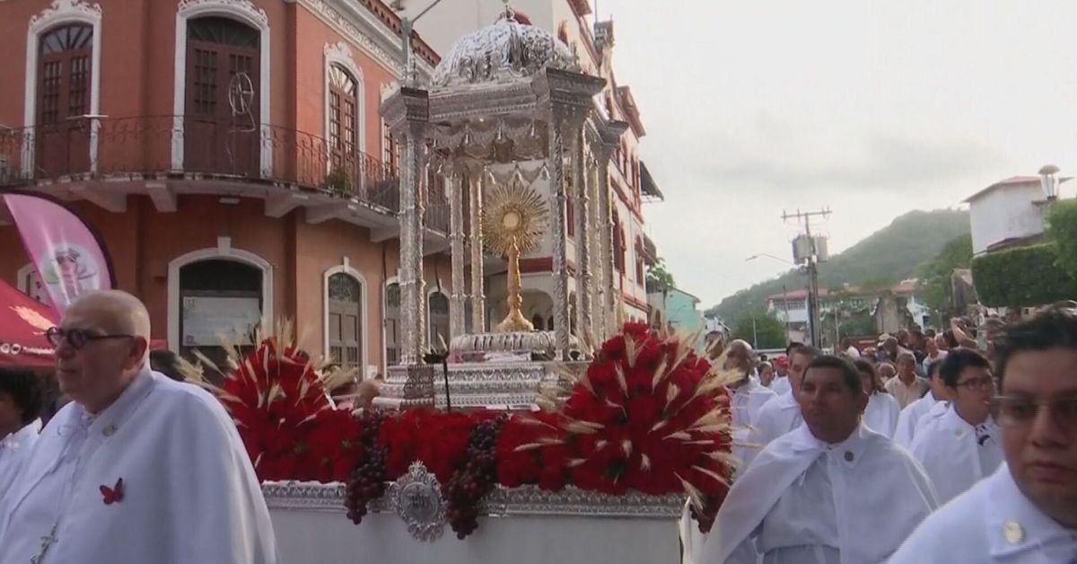 Casco Antiguo se viste de solemnidad con la procesión del Corpus ...