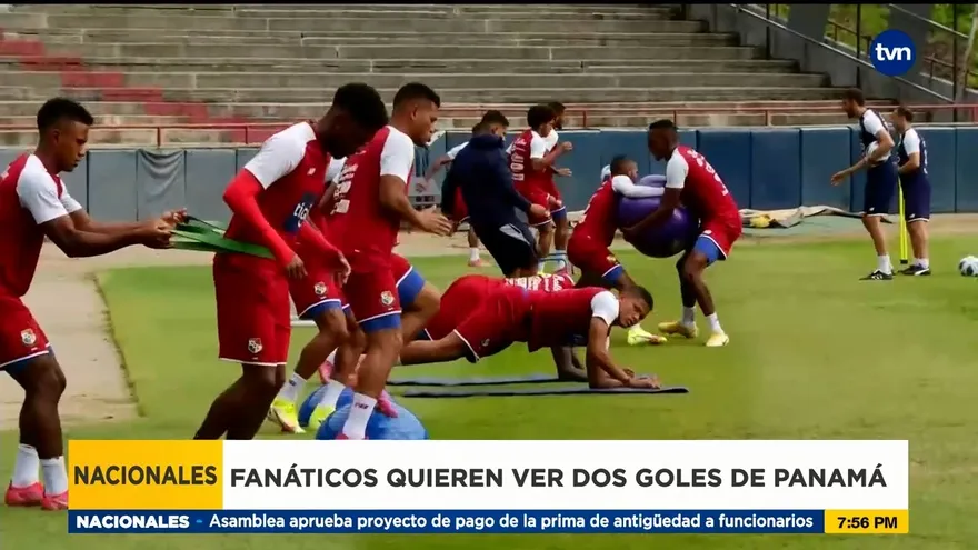 Panameños piden goles y se visten de rojo