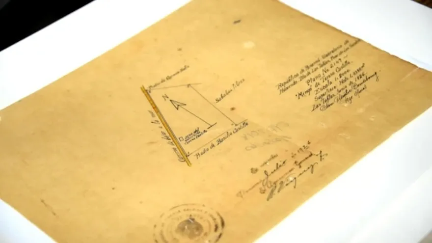 Conoce el proceso de restauración de documentos en el Archivo Nacional