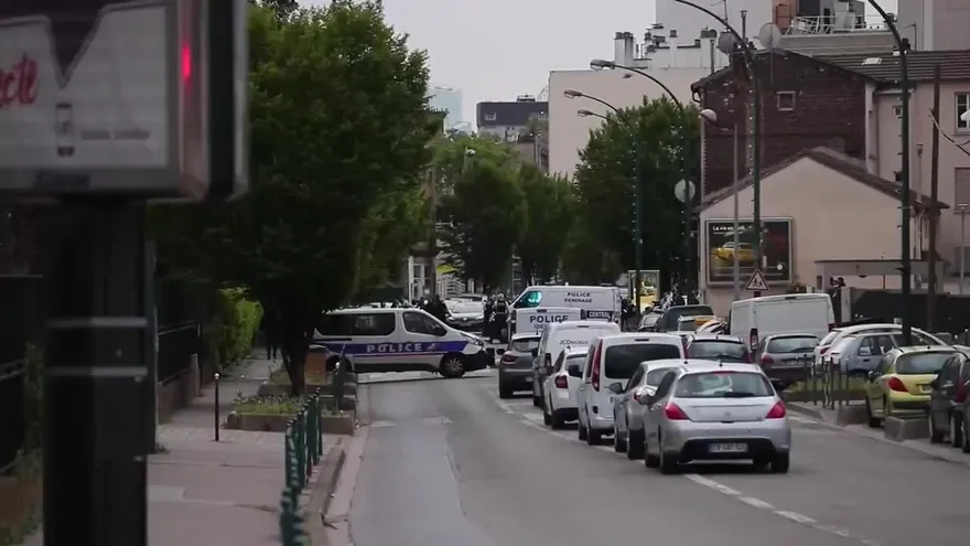 Un automovilista atropella a dos policías cerca de París