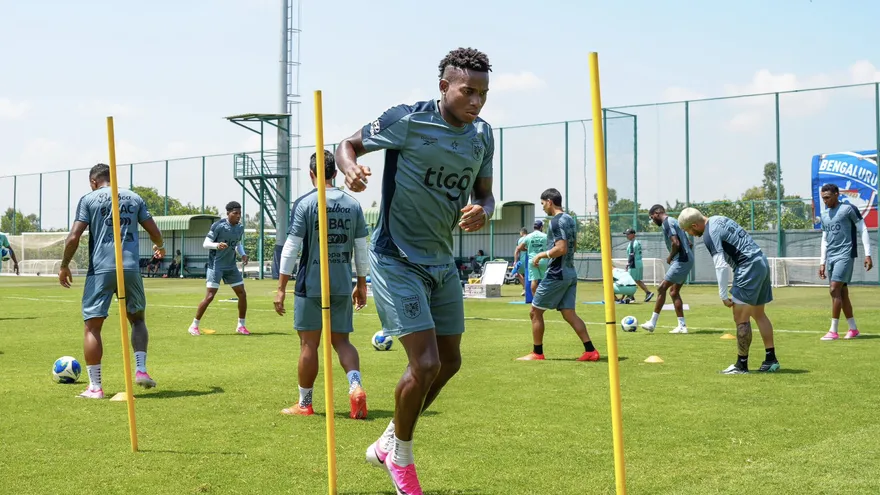 Jugadores de la selección de Panamá entrenan en el Centre for Sports Excellence de Bangalore, India