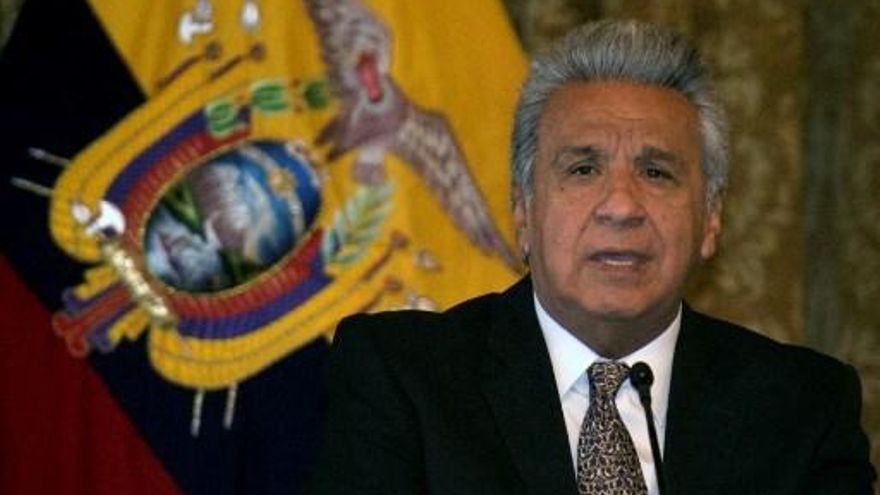 Ecuador reducirá gastos e impondrá aportes a empleados públicos
