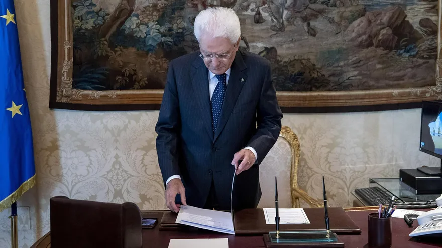 El presidente italiano Sergio Mattarella, en su oficina en el Palacio Quirinale.