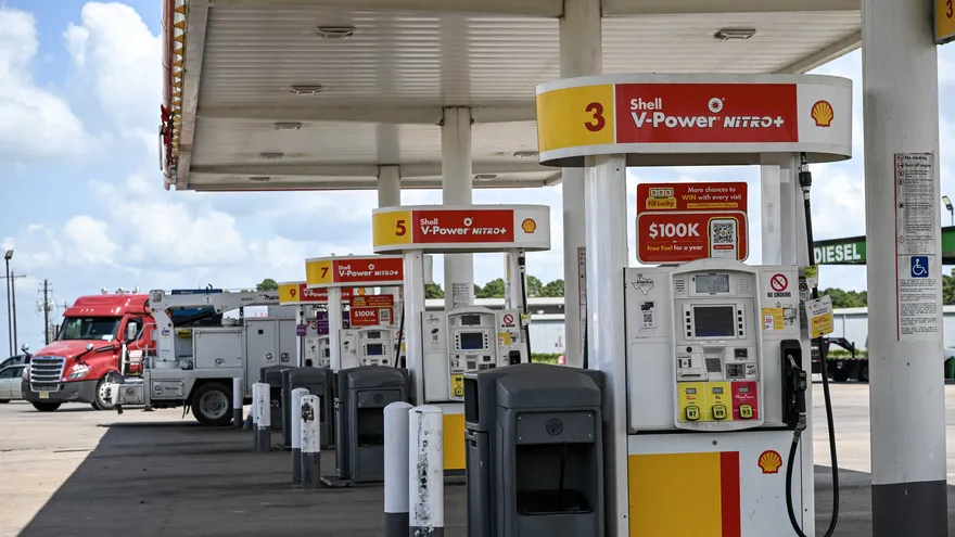 Filas en estaciones de gasolina de Irán