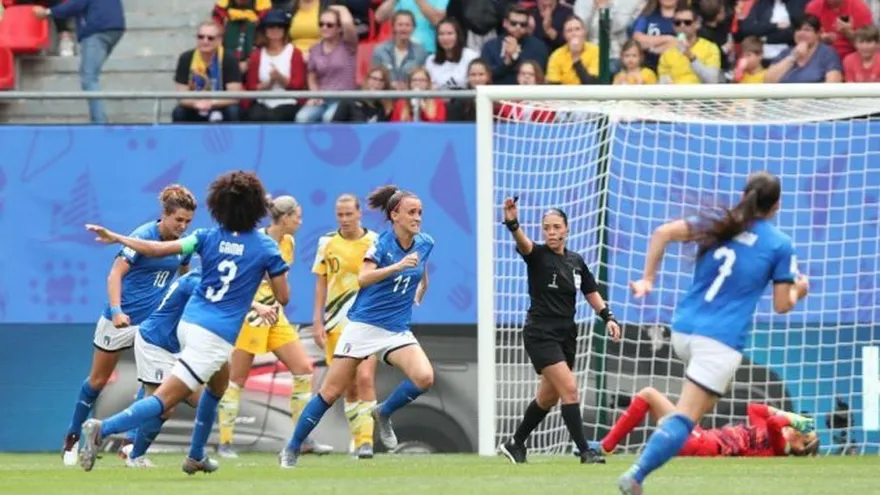 Italia se impone a Australia en el último momento