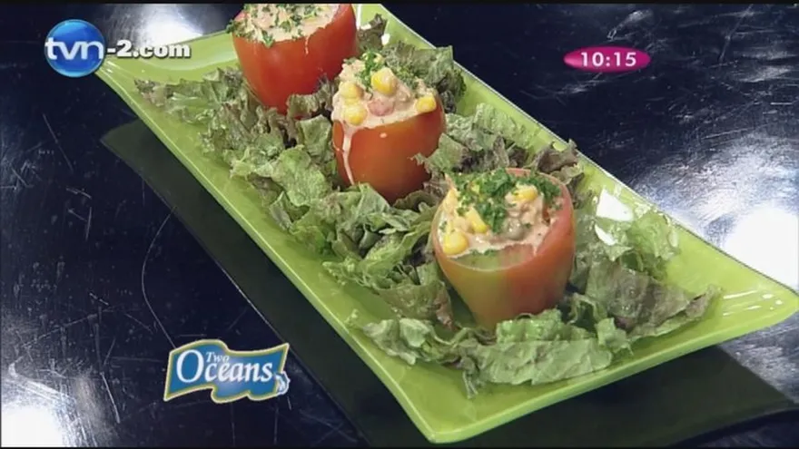 TOMATES RELLENOS DE ATÚN Y MAÍZ