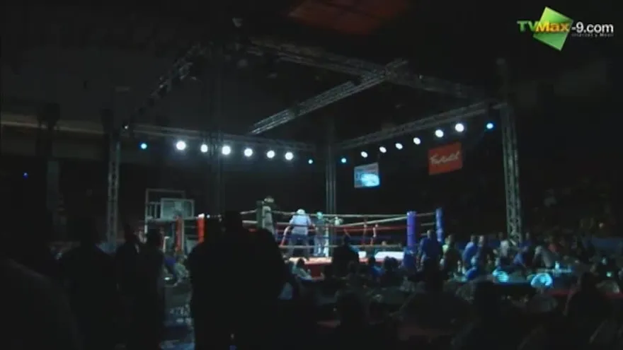 Aficionado sube al ring y miren lo que hace