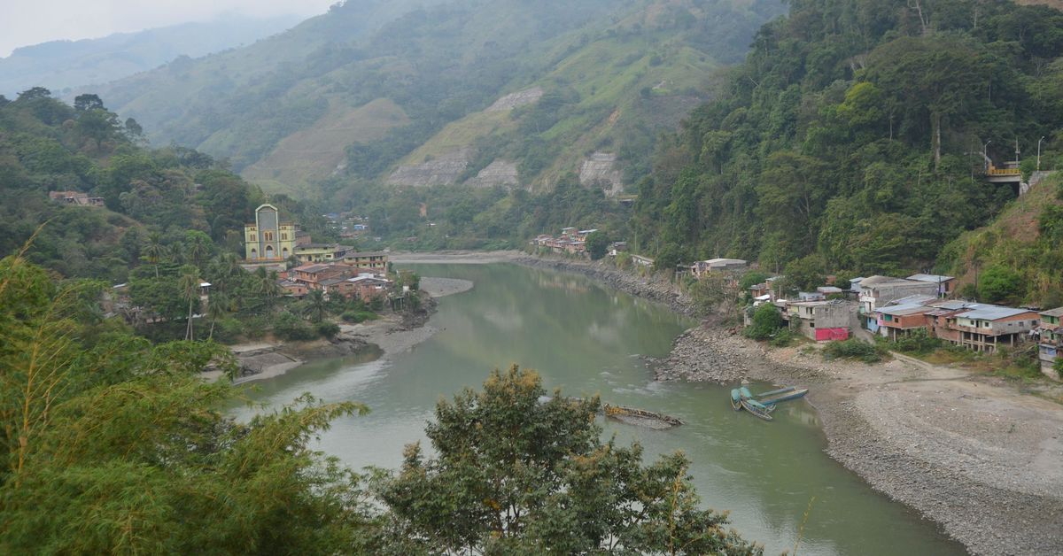 Enfrentamiento por tierras entre indígenas deja tres muertos y 44 heridos en Colombia