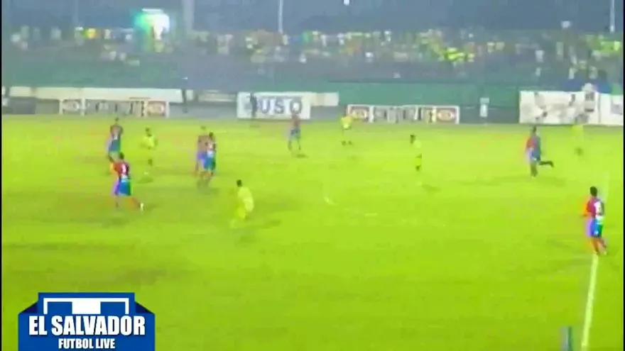 El gol de Armando Polo que lo tiene de líder en el fútbol de El Salvador
