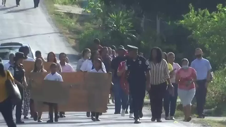 Comunidad educativa de El Chumical en Vacamonte protestan