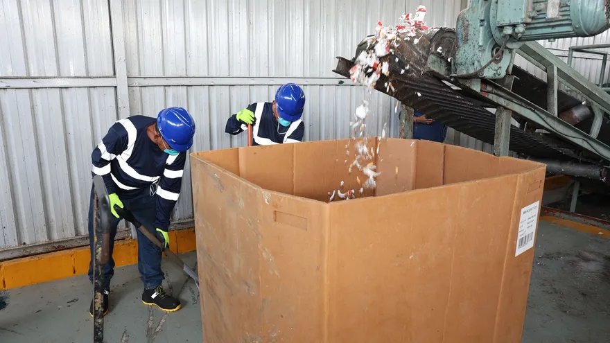 Inician destrucción de más de 1,500 pacas de cigarrillos