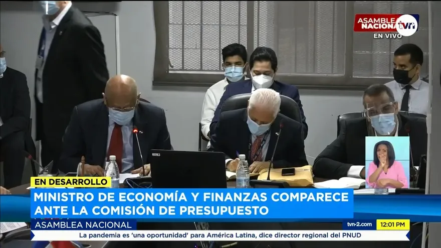 Ministro Alexander responde cuestionario en la Asamblea Nacional