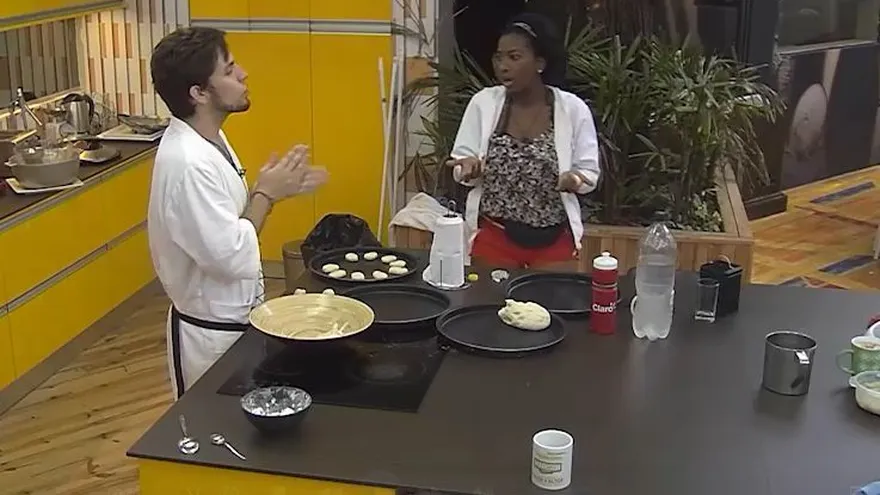 Milca se enoja con Alejandro.